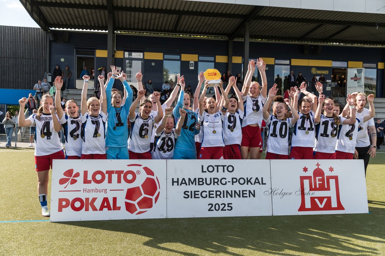 Bild 192 - wBJ Lotto Pokal Finale  Eimsbuetteler TV - Hamburger SV : Ergebnis: 0:3